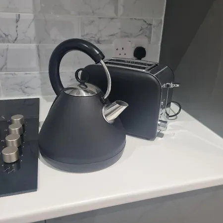 Mna Superior * Bradford (West Yorkshire)